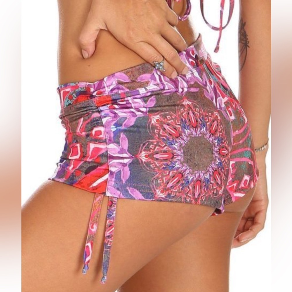 Mika Yoga Wear Vibrant Multicolor Shorts - Picture 5 of 5